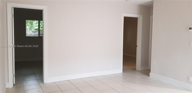 Foto del edificio - 818 SW 4th St