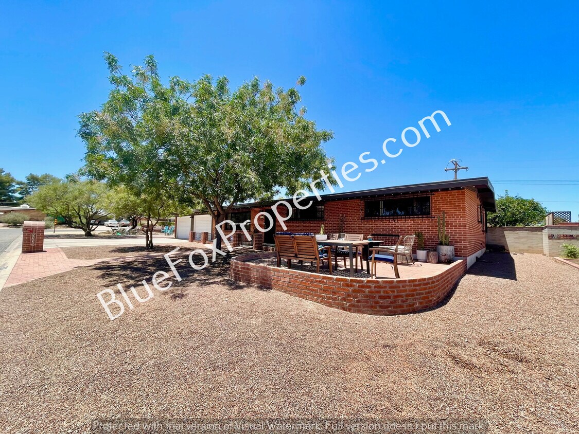 Foto principal - 3523 N Stewart Ave