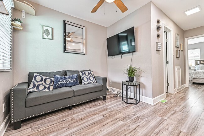 Building Photo - 2914 Avenue K Ave