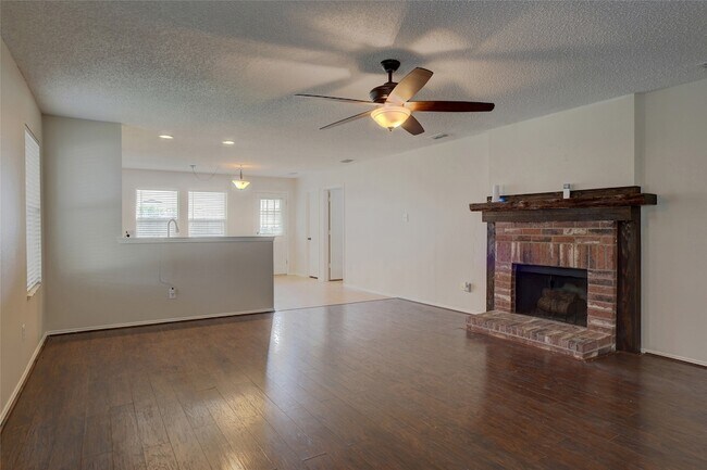 Foto del edificio - 4608 Cedar Crest Dr