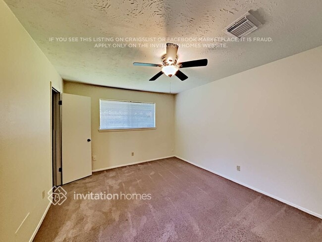 Building Photo - 9812 Robin St