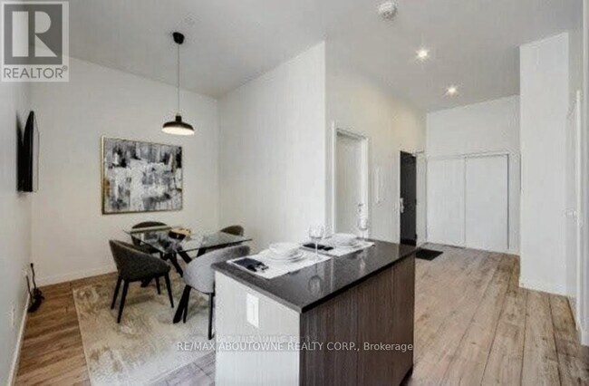 Building Photo - 125 Bronte Rd