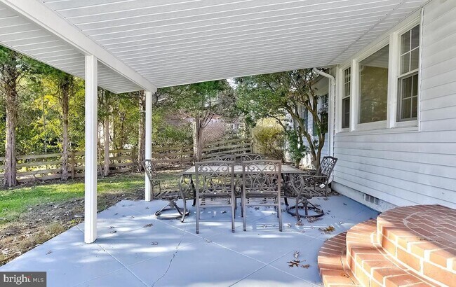 Building Photo - 10613 Brunswick Ave