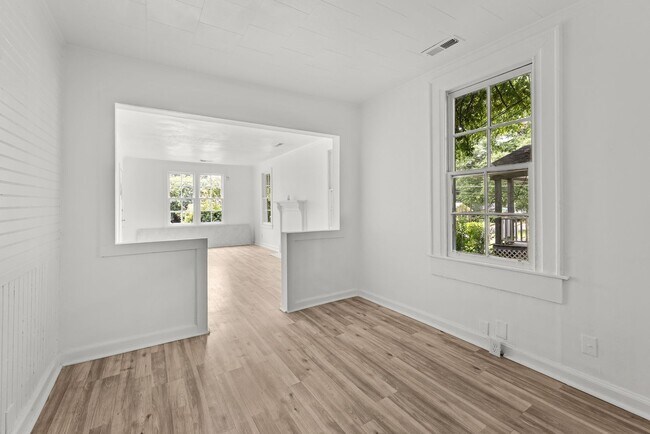 Foto del edificio - Spacious beautiful 4-bedroom 2 bath home
