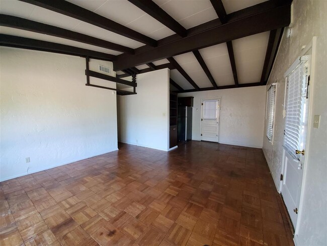 Foto del edificio - 222 NW Northwood Ave