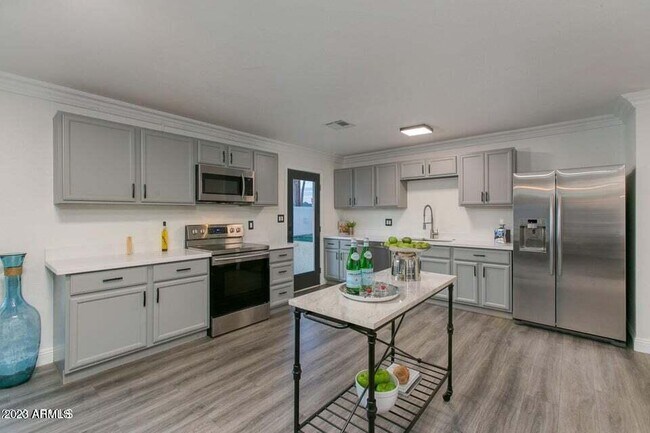 Foto del edificio - 2246 N 82nd St