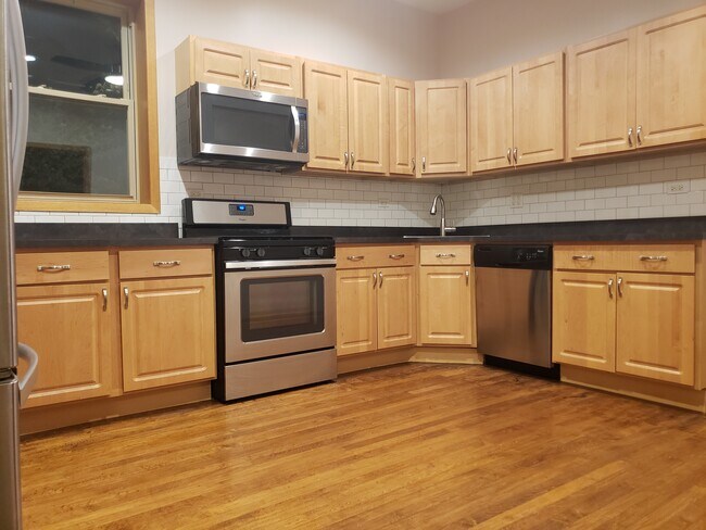 Huge Updated Kitchen - 1425 N Washtenaw Ave