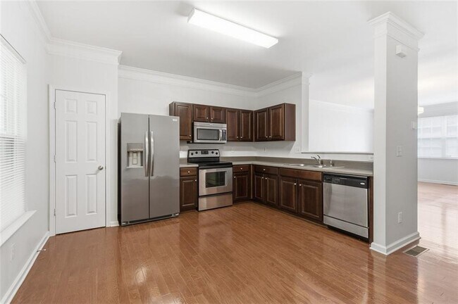 Foto del edificio - 6710 Stoneleigh Way