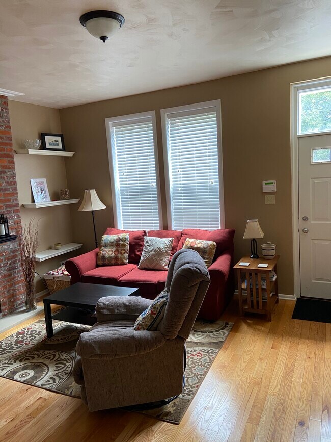 Living Room - 5807 Pierce St