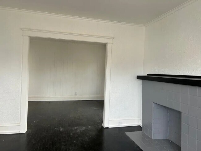Building Photo - 2614 Brentwood Ave