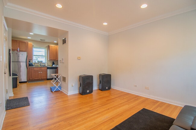 Building Photo - 2750 N Kostner Ave