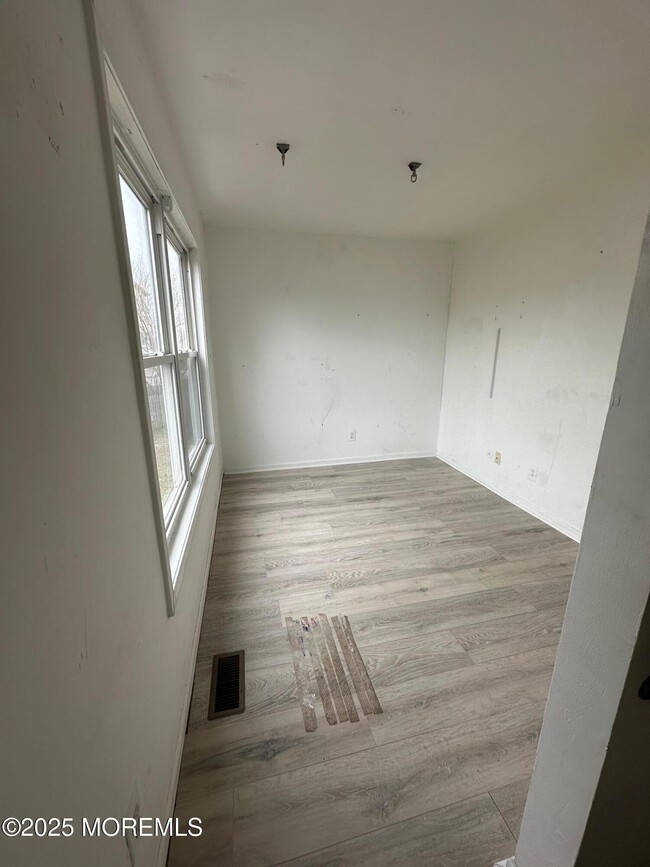 Building Photo - 24 Beachway Ave