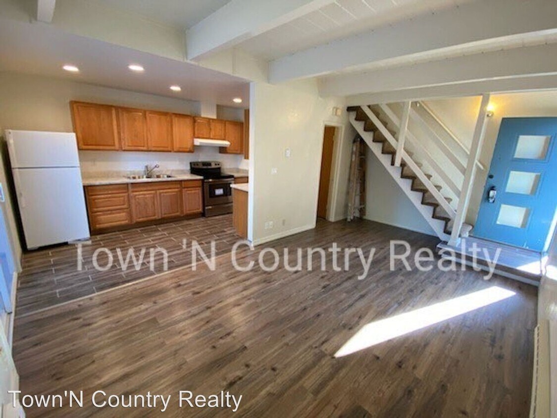 Primary Photo - 250-254 E Romie Ln