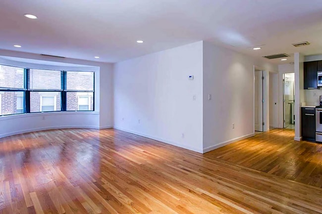 Building Photo - 107 Queensberry St