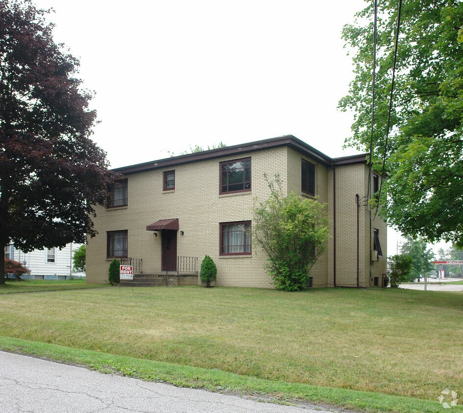 Primary Photo - 831 Greenlawn Ave