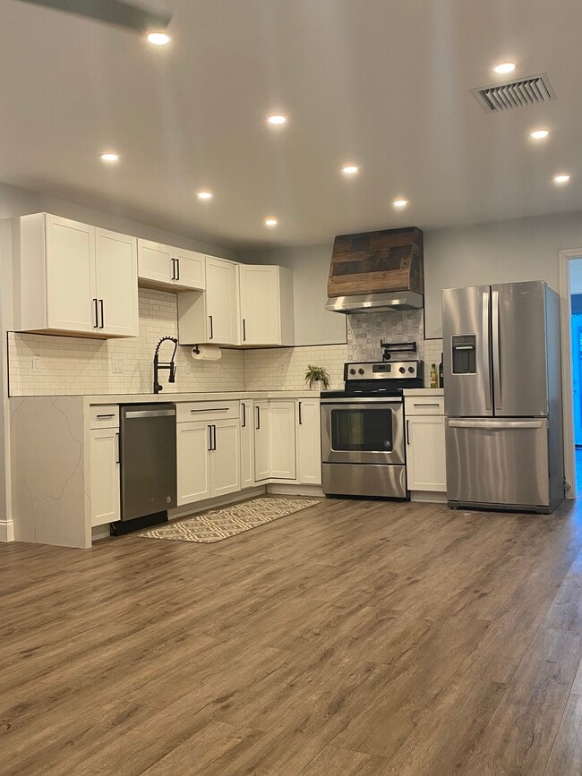 Building Photo - 9422 SW 51st St