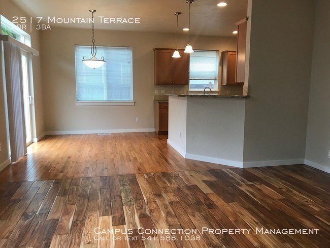Building Photo - 2517 Mountain Terrace
