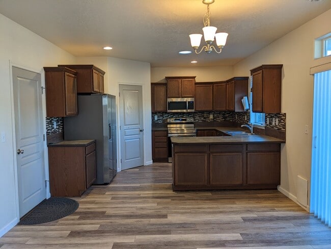 Building Photo - 62851 NE Kinley Ln