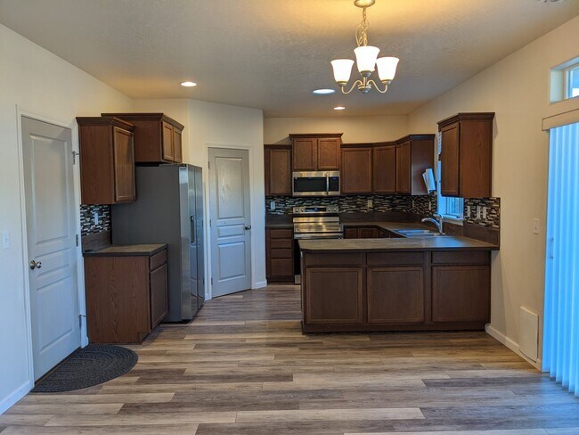 Foto del edificio - 62851 NE Kinley Ln