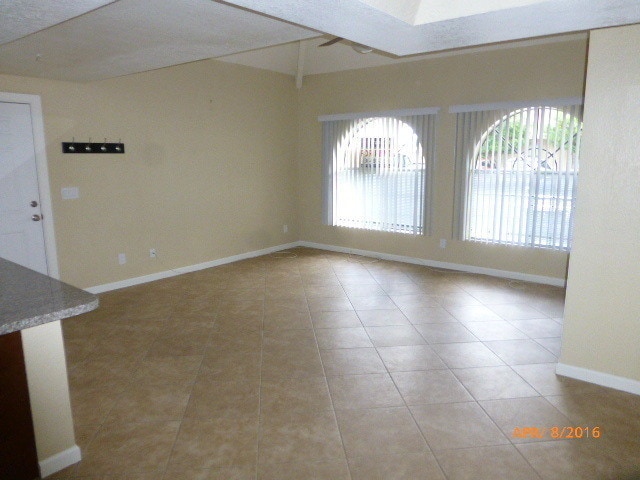 Building Photo - 1211 N Miller Rd