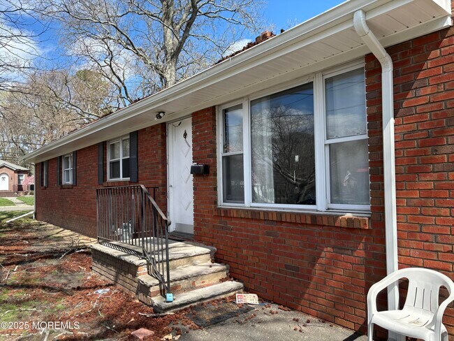 Building Photo - 217 Elmwood Rd