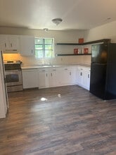 Building Photo - 46843 S Shangri-La Dr