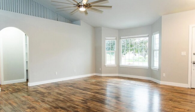 Building Photo - 434 W Bosanka Dr