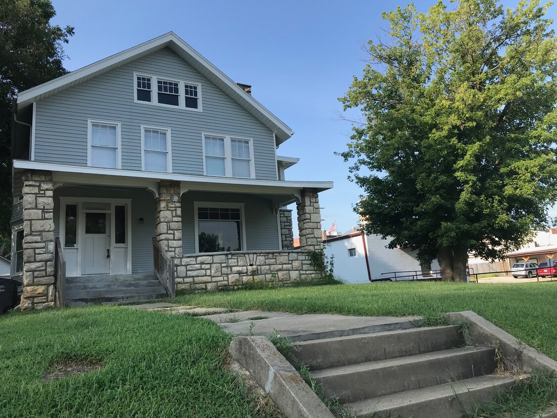 Exterior of building - 204 W Mechanic St