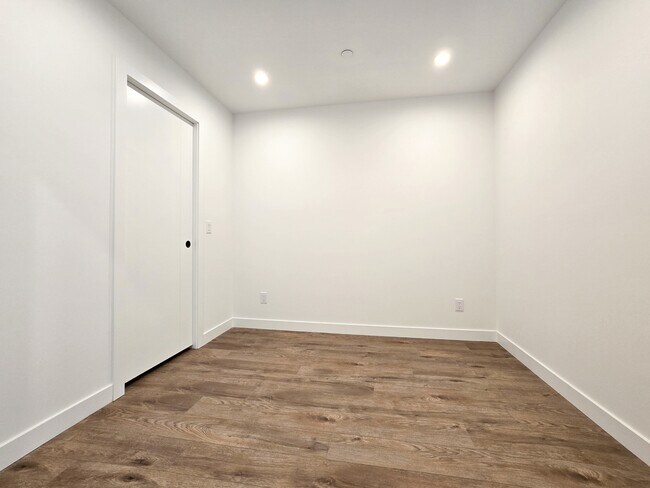 Building Photo - 110-18A 18a St NW