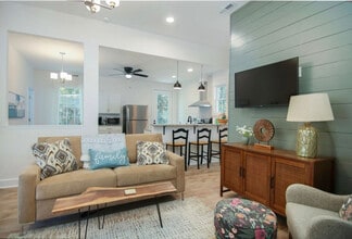 Building Photo - 452 Riverland Dr