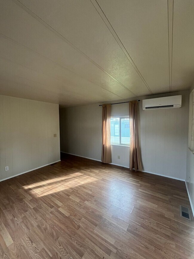 Foto del edificio - 3-Bedroom 1-Bathrrom home near Dorris Ranch