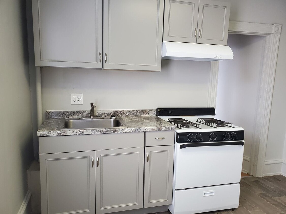 Primary Photo - 609 W Orange St