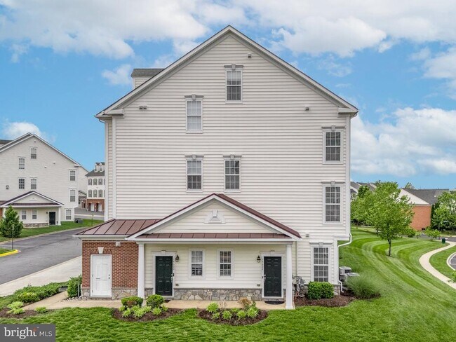Foto del edificio - 14602 Shelford Way