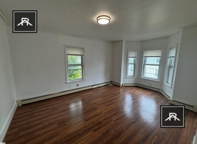 Foto del edificio - 4 bedroom in Allston MA 02134