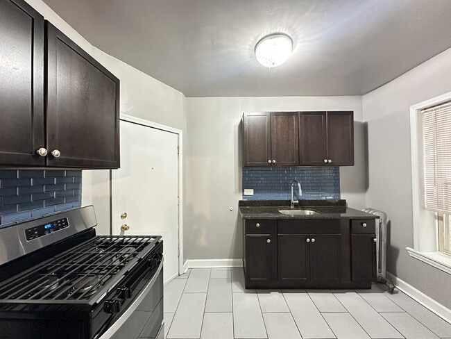 Foto del edificio - 6341 N Magnolia Ave