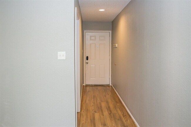 Foto del edificio - 12900 Walden Rd