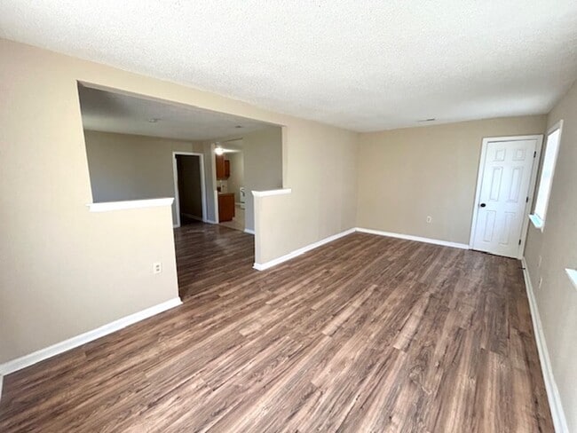 Building Photo - THREE BEDROOM HOME - CLOSE TO ALABAMA A&M