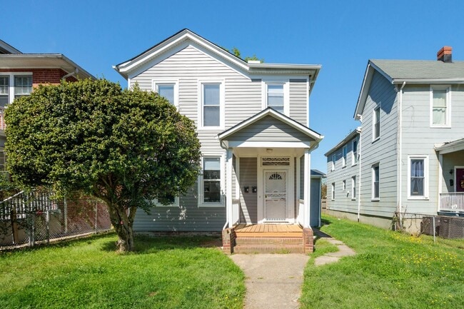 Building Photo - 2902 Barton Ave