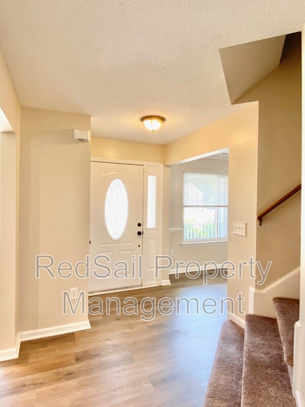 Foto del edificio - 1319 Pinecroft Ln