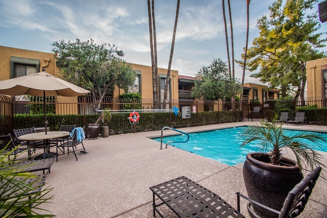 Foto del edificio - Upgraded Condo near Oldtown