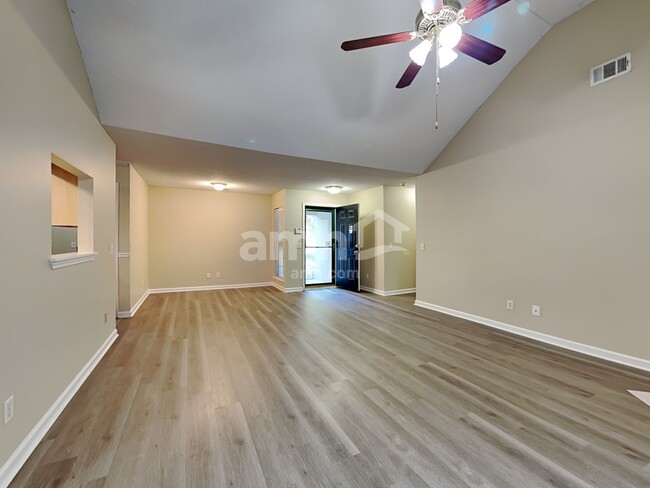 Foto del edificio - 142 Shady Oak Cir