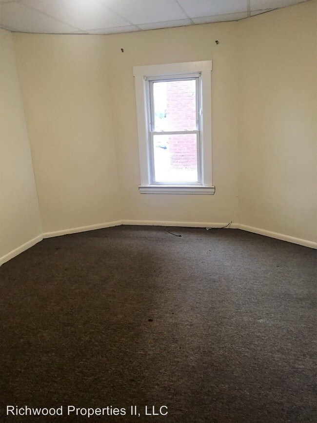 445 Baird St, WV 26505 Room for Rent in WV