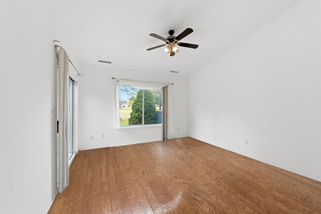 Foto del edificio - 763 Spring Lake Dr