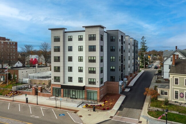 Building Photo - The Isabella Apartments