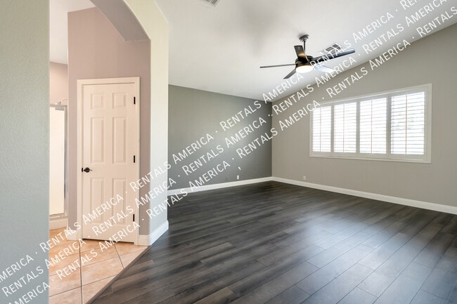 Building Photo - 1674 E Washington Ct