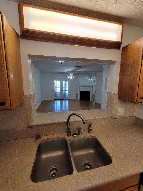 Foto del edificio - 3801 Crown Point Rd