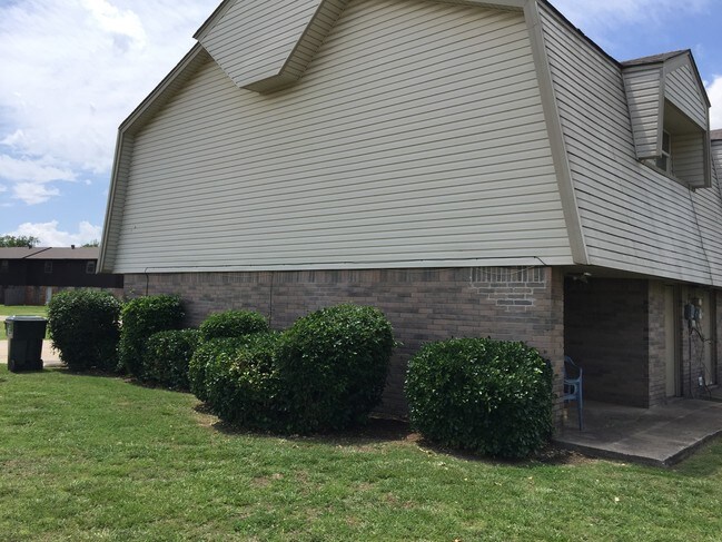 Building Photo - 1514 Westfield Cir