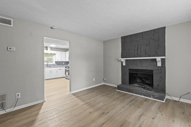 Foto del edificio - 1227 Creek Forest Ct NW