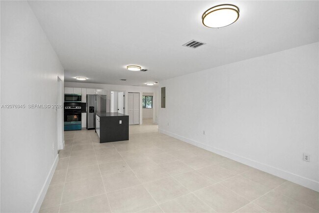 Foto del edificio - 5817 NW 30th Ave