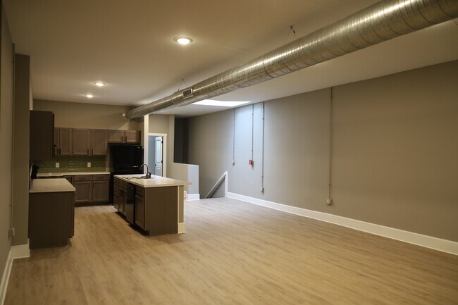 Building Photo - 1110 Shelby St